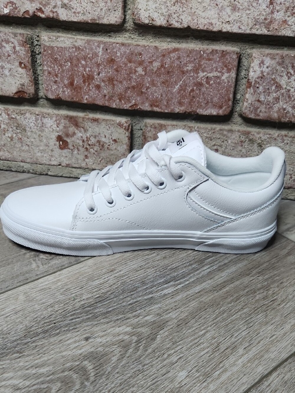 Vans Seldan White Low-Top Leather Sneakers Women's 8 NWOB - Picture 10 of 11